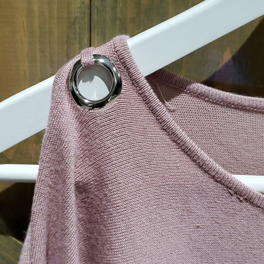 DRESSY PINK LONG SLEEVE TOP W CUT OUTS, COLD SHOULDER SILVER HARDWARE HIGH LOW - Picture 2 of 6